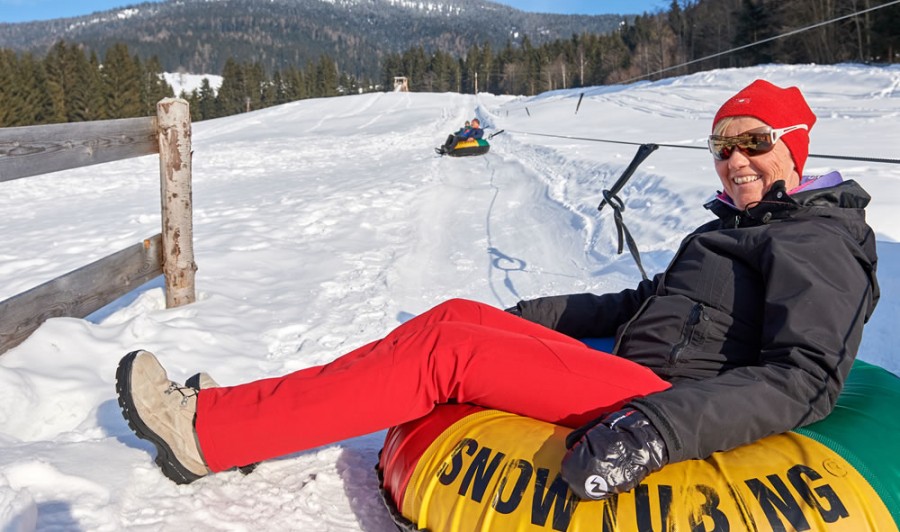 Lift zum Start der Tubingbahn im Winter